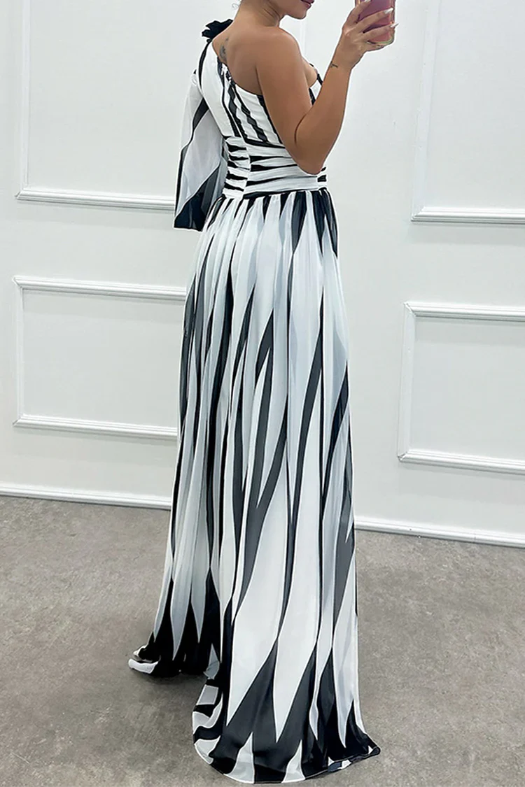 Chloe – Chic Striped One-Shoulder Maxi Dress