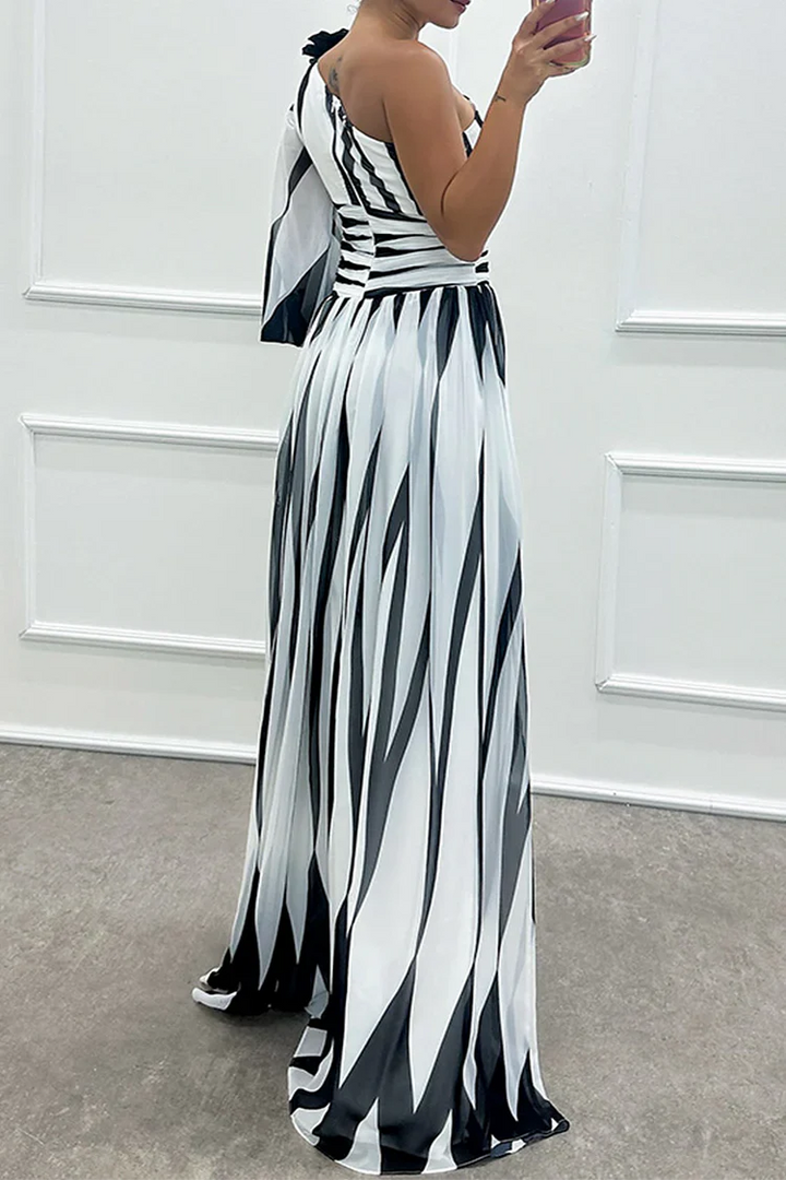 Chloe – Chic Striped One-Shoulder Maxi Dress