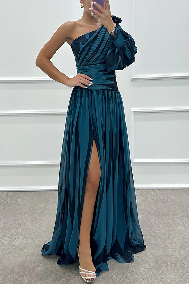 Chloe – Chic Striped One-Shoulder Maxi Dress