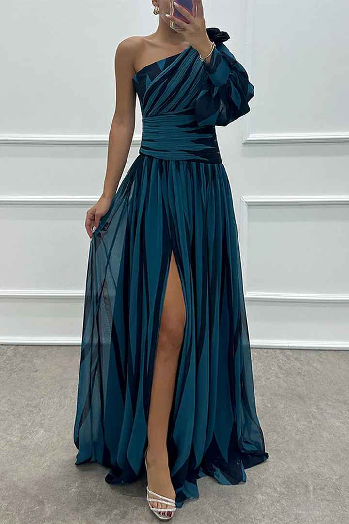 Chloe – Chic Striped One-Shoulder Maxi Dress