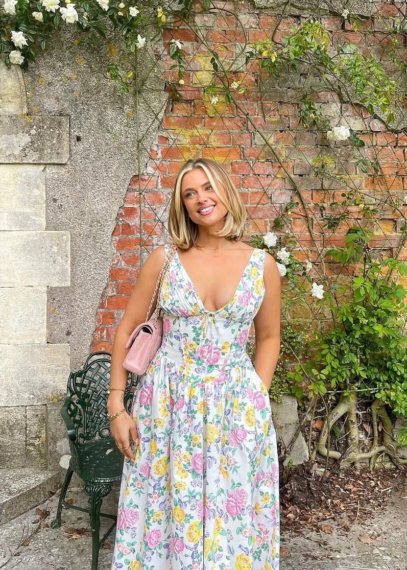 Aeliana - Chic and Flattering Summer Dress