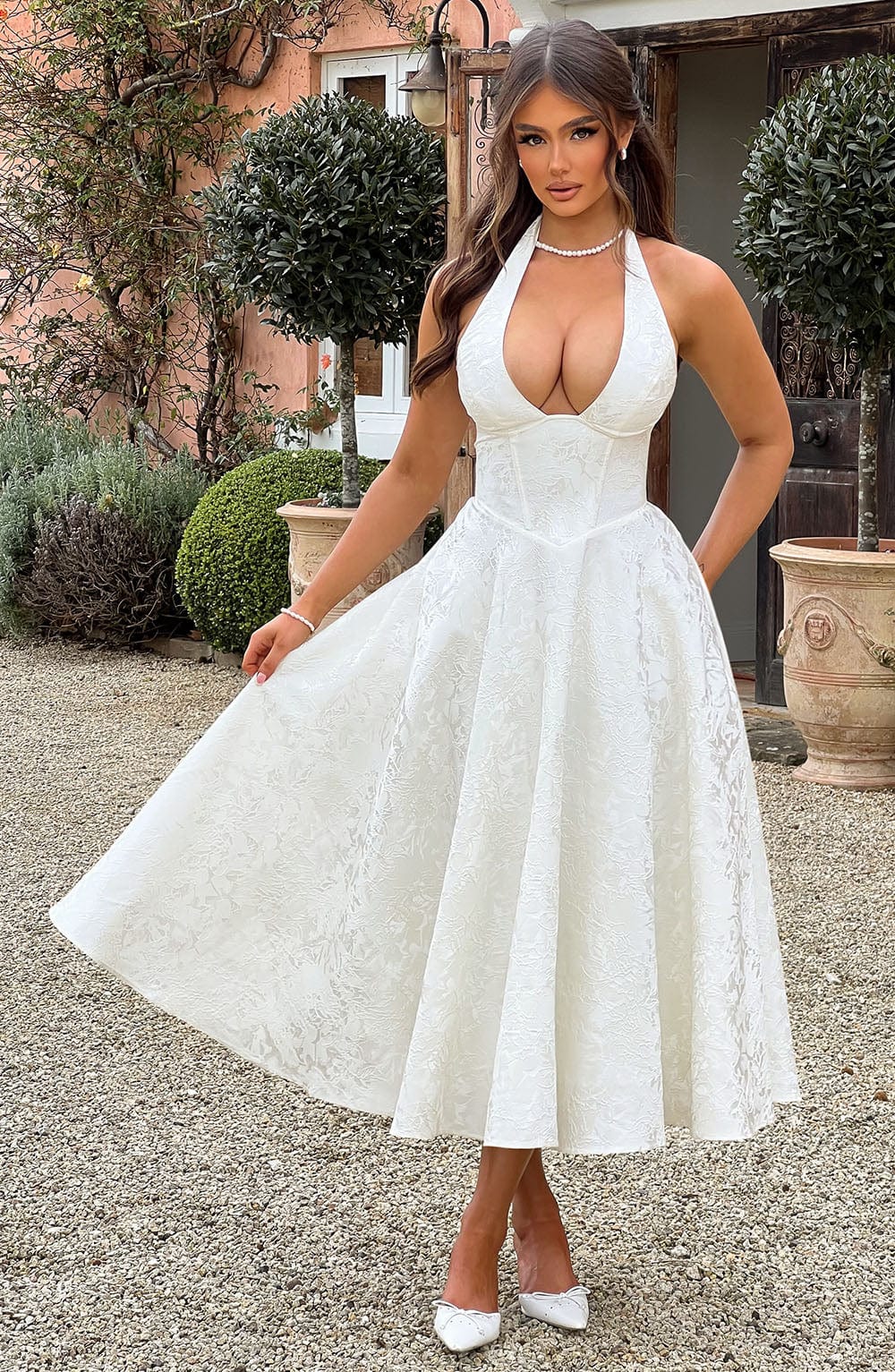 Niamh - Chic Sleeveless Dress with Elegant Deep V Embroidery